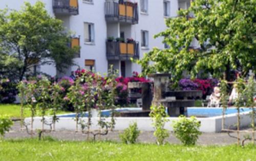 AWO Bezirksverband Mittelrhein — Seniorenwohnung, Viergeschossige Wohnanlage mit insgesamt 82 Seniorenwohnungen mit Balkonen.